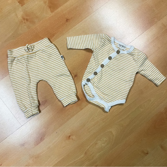 Rabbit & Bear Gold & White Striped 2-Piece Outfit Gender Neutral Baby Size 0-3M - Picture 2 of 8